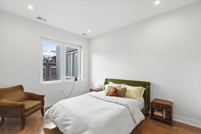 Foto del edificio - 2217 W Madison St