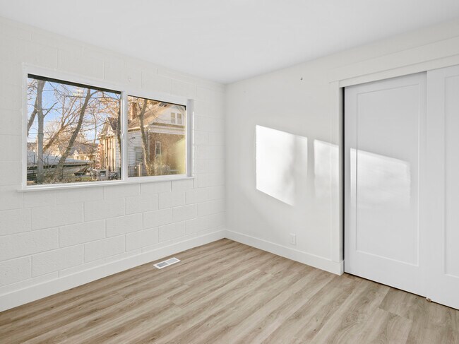 Building Photo - 2263 S Lake St