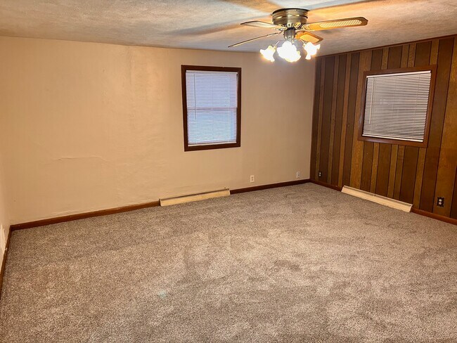 Building Photo - 336 N Elm St