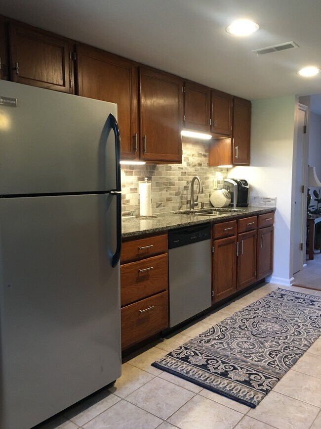 Foto del edificio - 445 Summerhaven Dr N