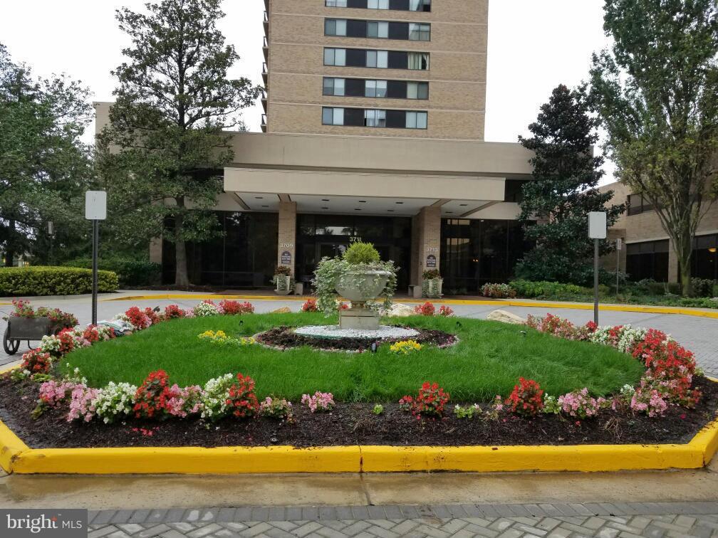 Foto principal - 3709 S George Mason Dr