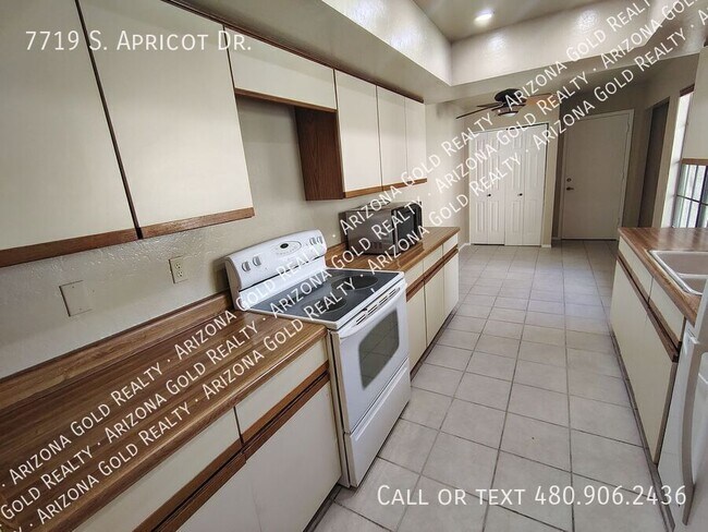 Foto del edificio - 7719 S Apricot Dr