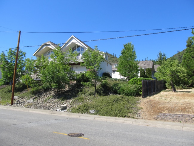 Building Photo - 1660 NE Foothill Blvd