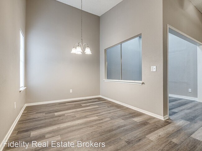 Building Photo - 3 br, 2 bath House - 7809 S Douglas Ave