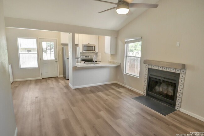 Building Photo - 5613 Lochmoor