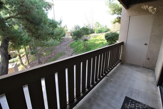 Foto del edificio - 10284 Black Mountain Rd