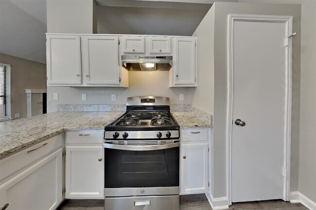 Foto del edificio - 8155 Big Oak Trail Dr