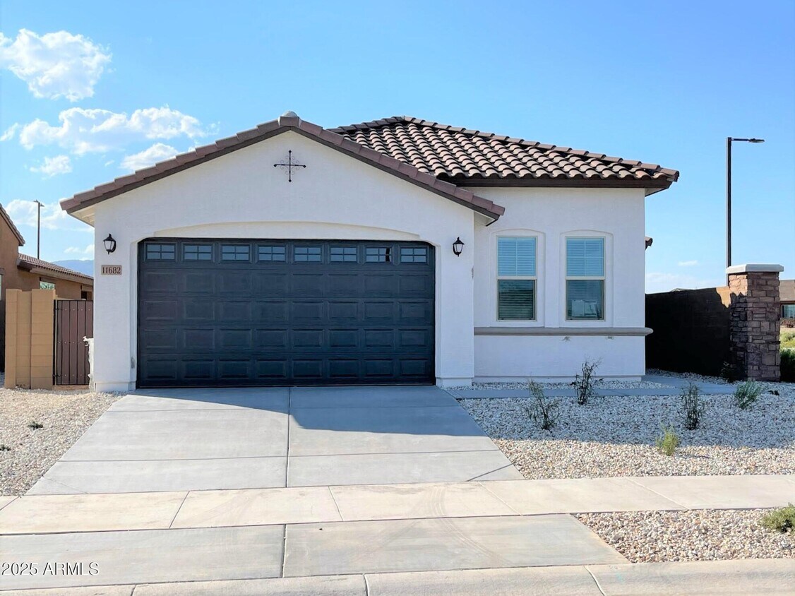 Foto principal - 11682 N 188th Dr