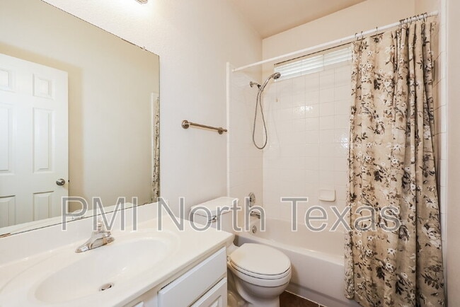 Foto del edificio - 6004 Lakecrest Dr