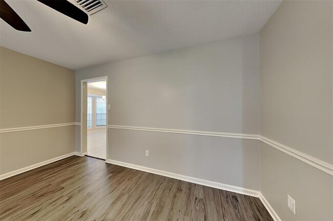 Building Photo - 2615 Silver Falls Dr