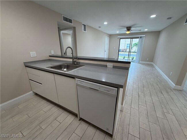 Foto del edificio - 5317 Summerlin Rd