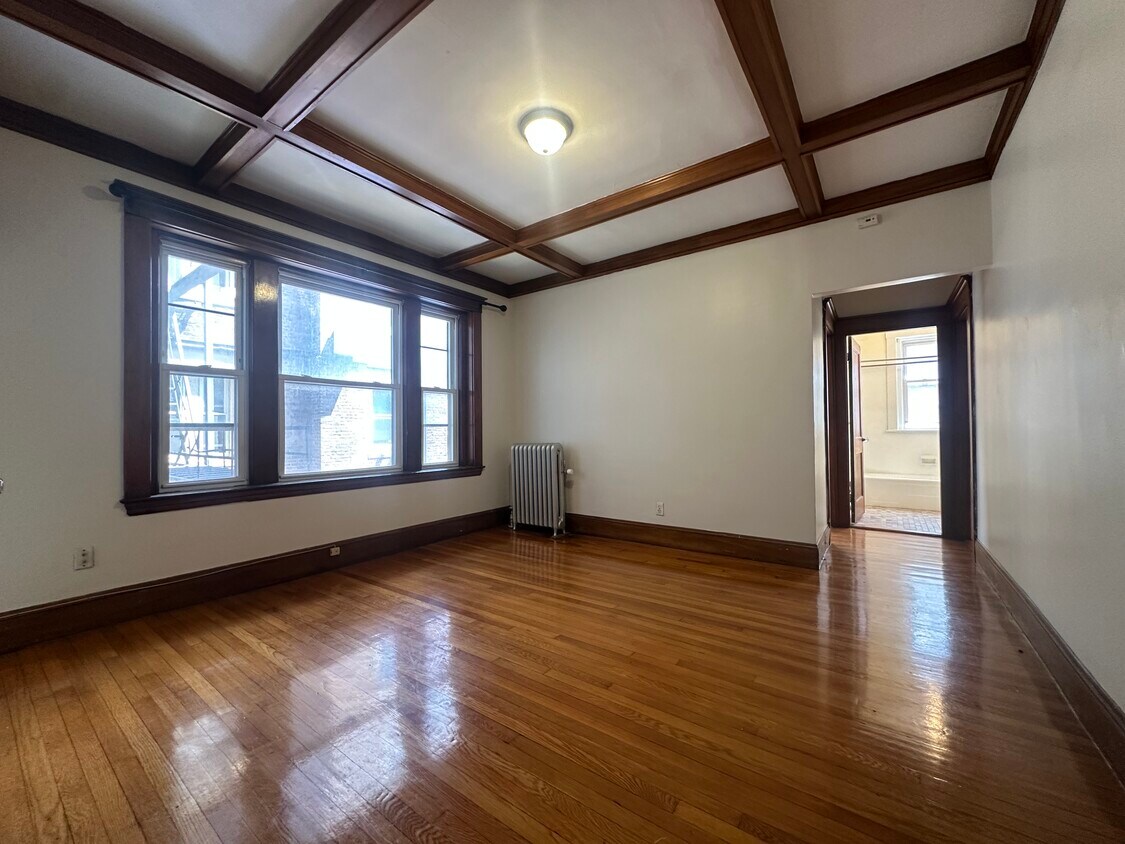 Primary Photo - 1376 Commonwealth Ave