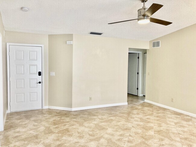 Foto del edificio - 5611 Longleaf Dr