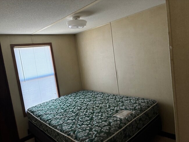 Building Photo - 30 Upper Price Ln