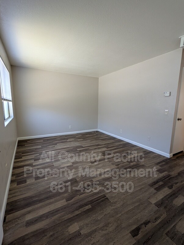 Foto del edificio - 8742 E Avenue U