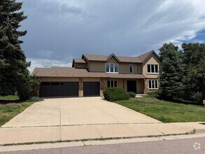 Building Photo - 220 Thames Dr