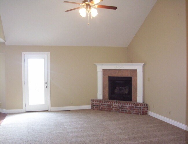 Foto del edificio - Beautiful 3 bedroom house in Battlefield!