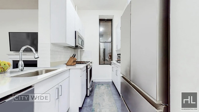 Building Photo - East 81st St