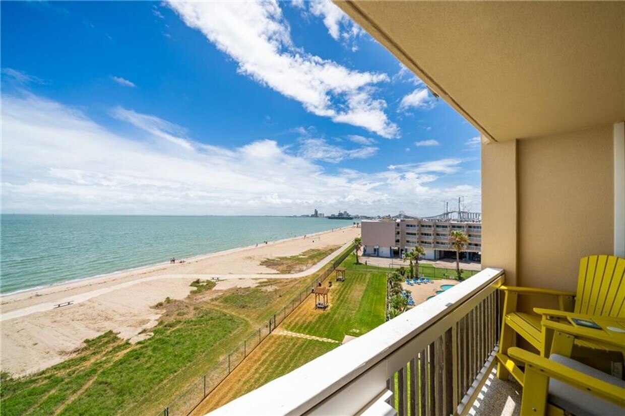 Primary Photo - Modern Seaside Retreat-water included, Ful...