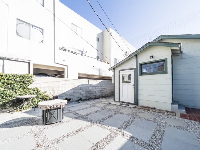 Building Photo - 3811 W Verdugo Ave