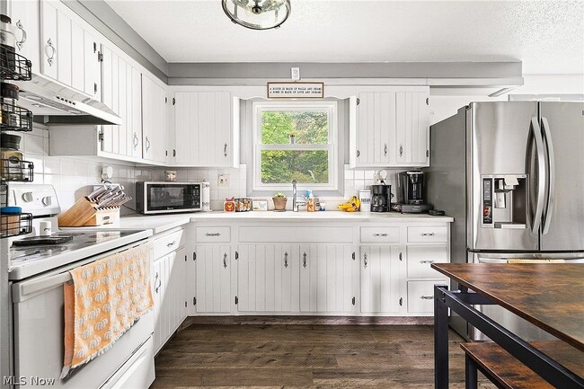Building Photo - 5570 Red Apple Dr