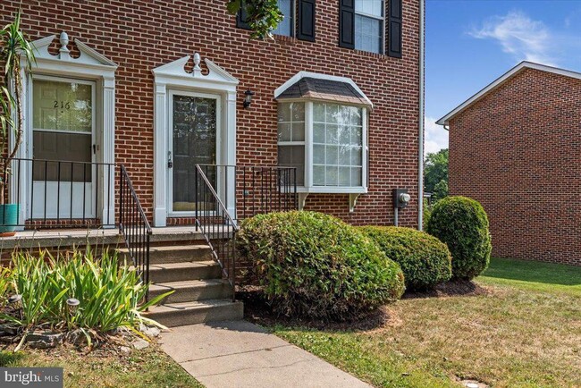 Building Photo - 214 Waterford Ln