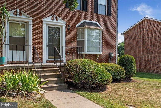 Foto del edificio - 214 Waterford Ln