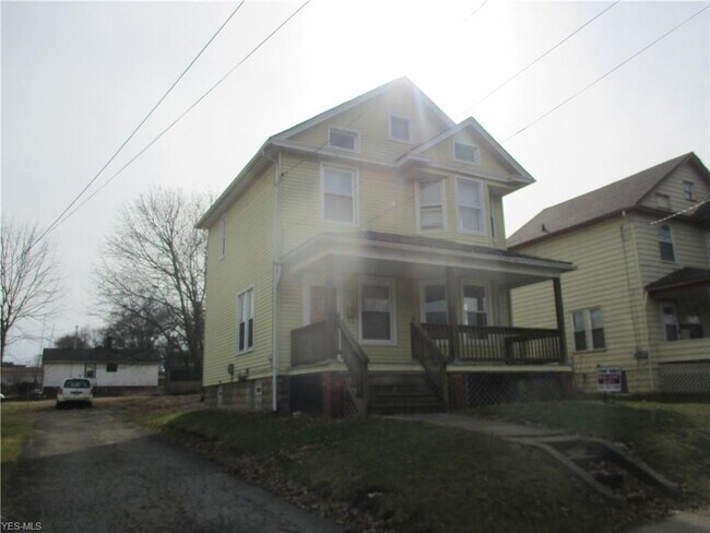 Building Photo - 468 Lincoln St