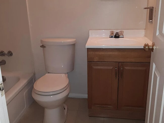 Building Photo - 1025 Shackelford Rd