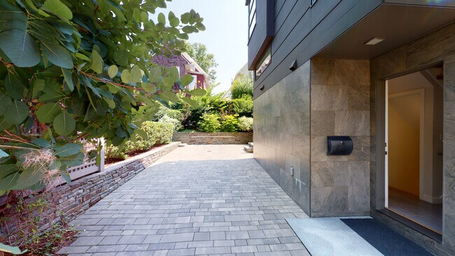 Foto del edificio - 138 Banks St