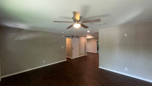Building Photo - Charming 3 Bedroom/3 Bath Near TCU
