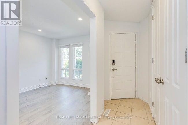 Building Photo - 1112 Montgomery Dr