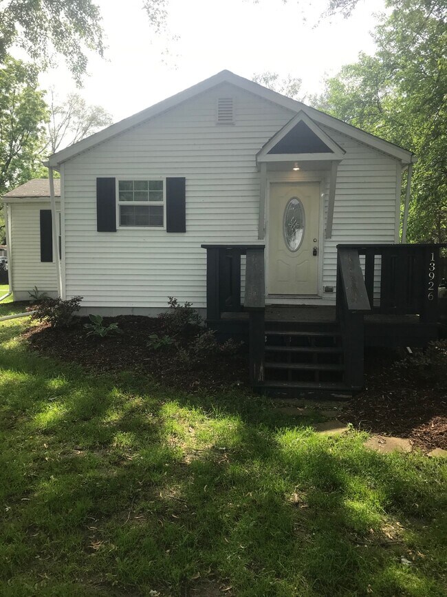 Foto del edificio - 13926 Sanford Rd