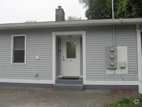 Building Photo - 576 Main St
