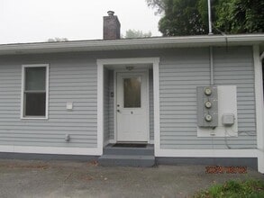 Building Photo - 576 Main St