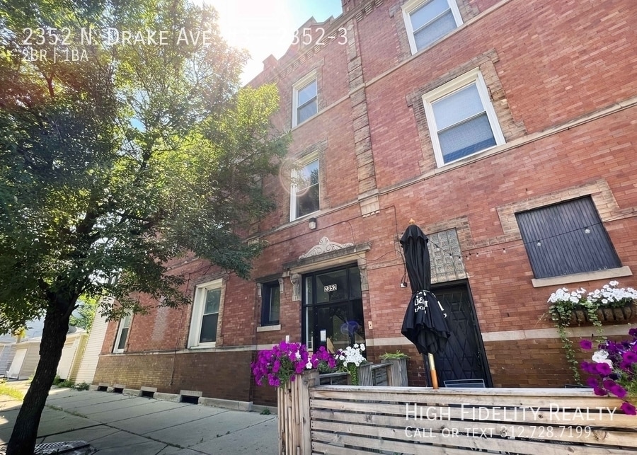 Primary Photo - 2352 N Drake Ave