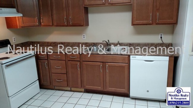 Building Photo - 213 Le Grand Dr