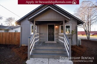 Building Photo - 195 N 9th St