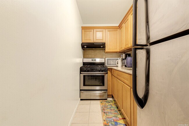 Building Photo - 87-30 62nd Ave
