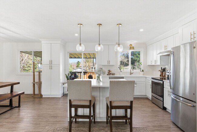 Building Photo - Stunning Fully Renovated 4BR + Bonus on Spokane's South Hill - Chef's Kitchen, 2-Car Garage & Bac...