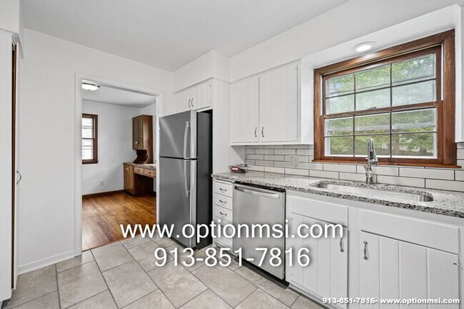 Foto del edificio - Comfort, Space & Style – Beautifully Updated Split-Level Home