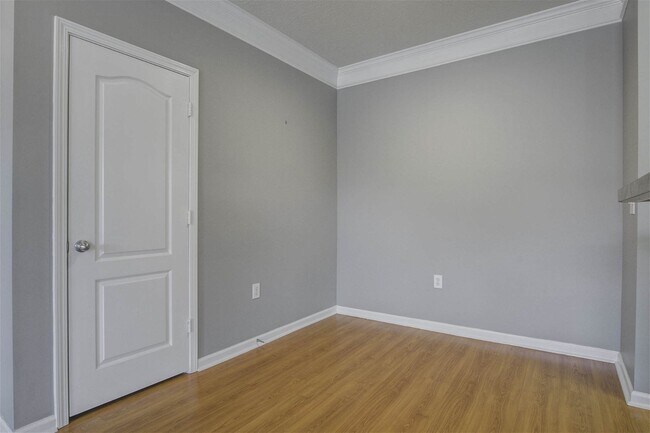 Foto del edificio - 1300 Park West Boulevard Apt #204, Mount P...