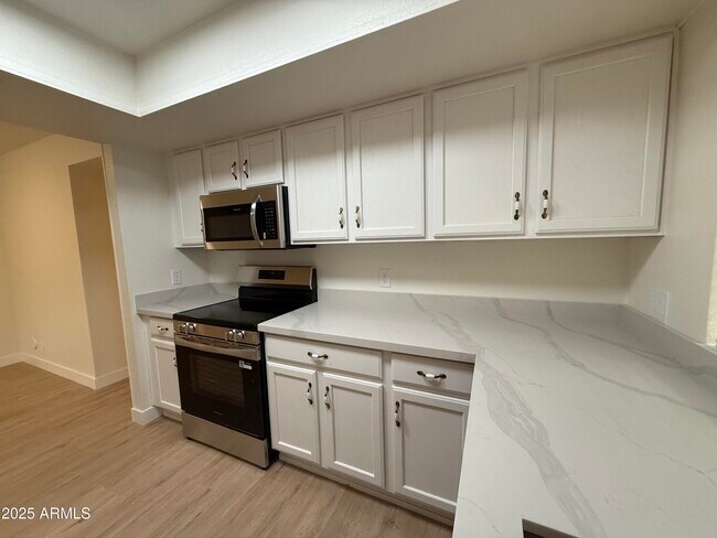 Foto del edificio - 1623 E Bluefield Ave