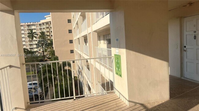 Foto del edificio - 2671 S Course Dr