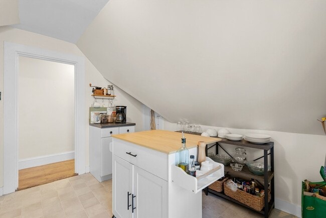 Building Photo - 5 Wenham St