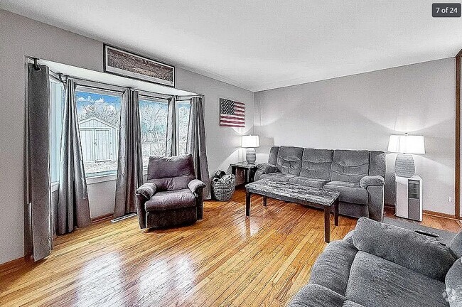 Building Photo - 3310 Tripp St