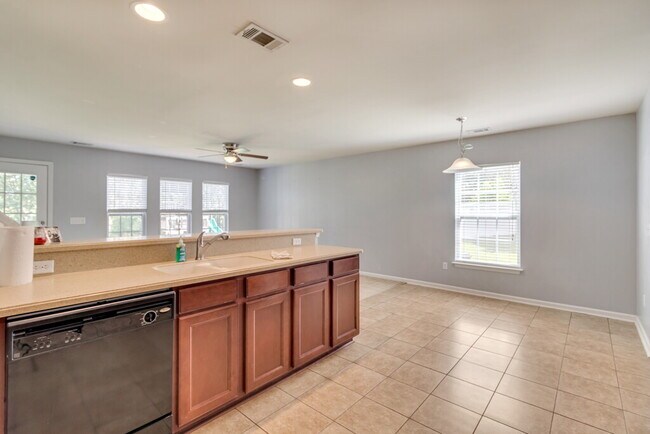 Foto del edificio - 47 Glenwood Ct