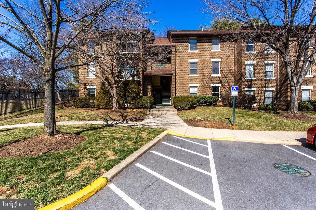 Foto principal - 7911 Badenloch Way
