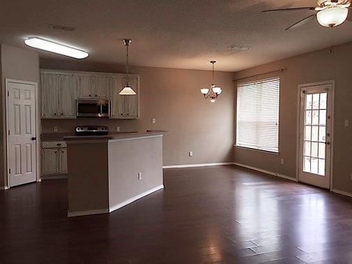 Foto del edificio - 6304 Downeast Dr