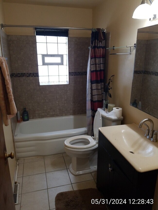 Foto del edificio - 1745 W 163rd St